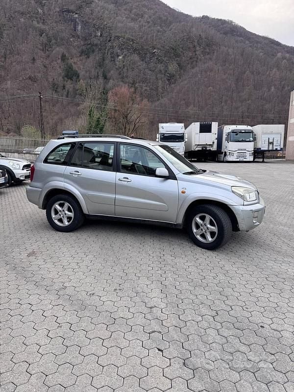 Usata Toyota RAV4 Sol 115 CV (84 kW) 2003 Grigio SUV