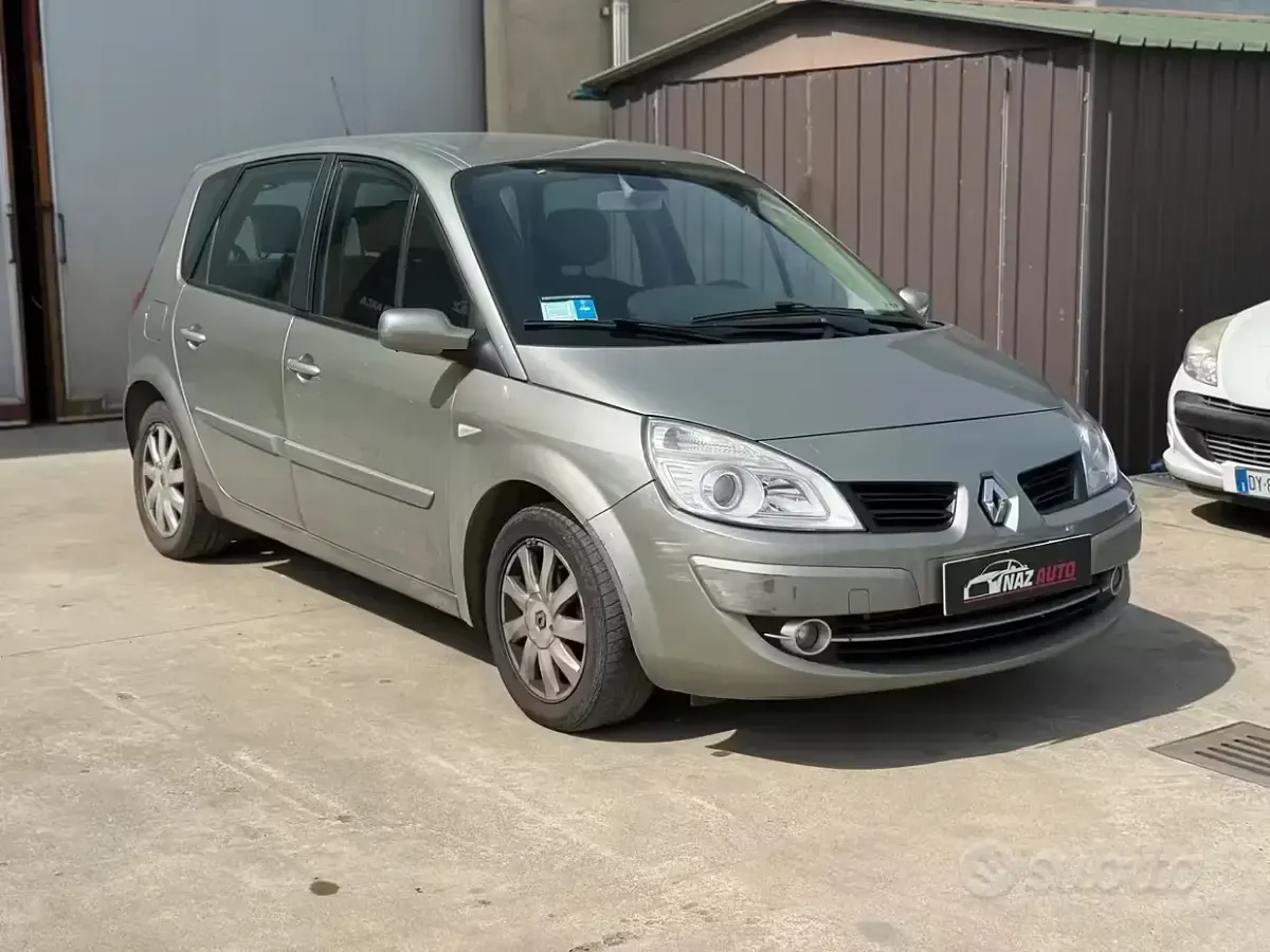 Käytetty Renault Scenic E-Tech Exception 106 HP (77 kW) 2007 Harmaa Tila-auto