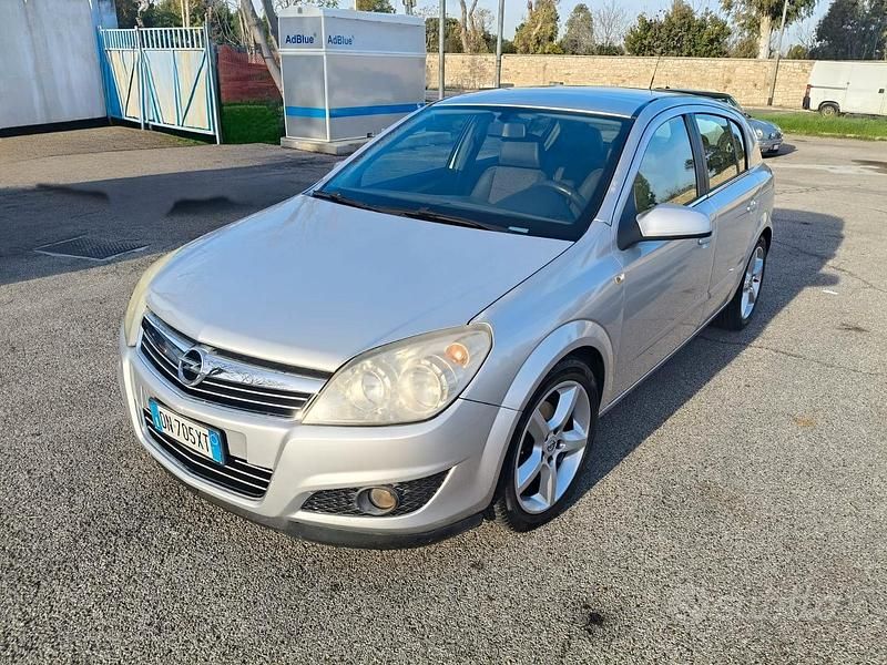 Usata Opel Astra Cosmo 101 CV (74 kW) 2008 Grigio Berlina