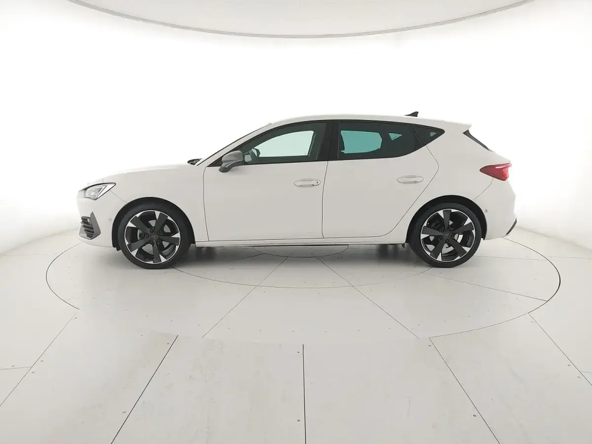 Usata Cupra Leon 150 CV (110 kW) 2023 Bianco candy Berlina