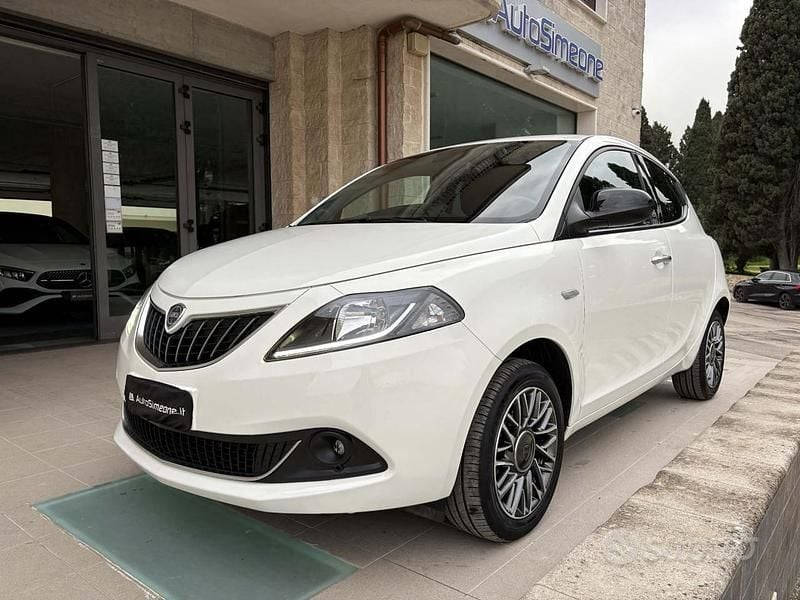 Usata Lancia Ypsilon S 69 CV (50 kW) 2023 Bianco Utilitaria