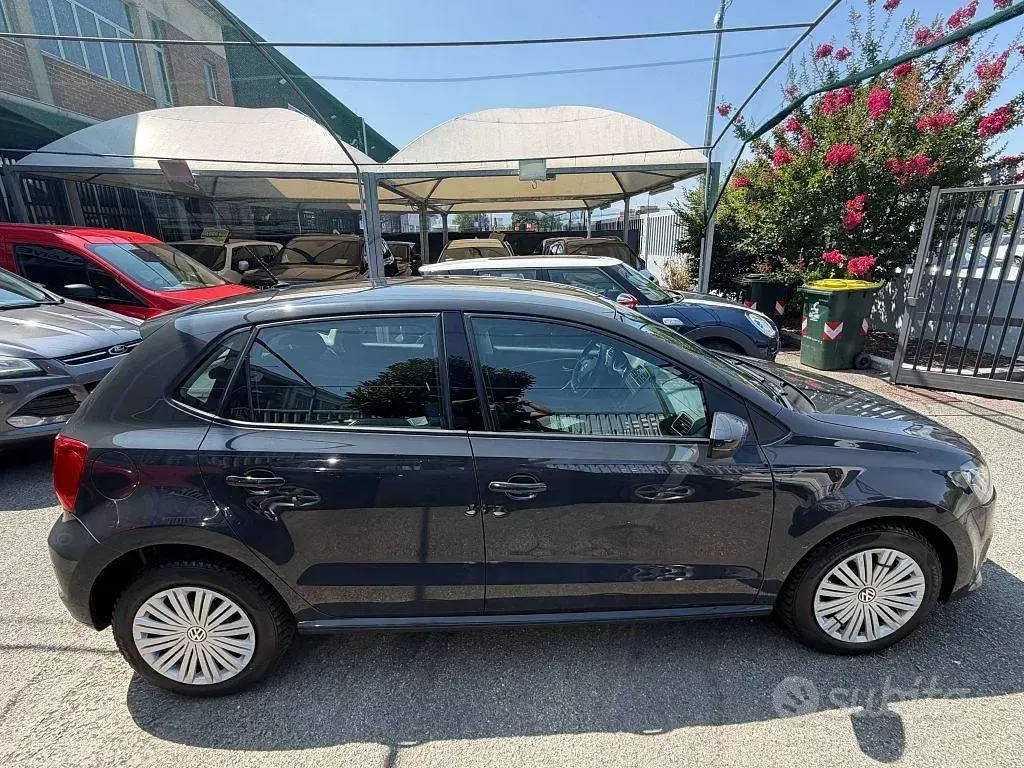 Usata VW Polo Trendline 75 CV (55 kW) 2017 Grigio Berlina