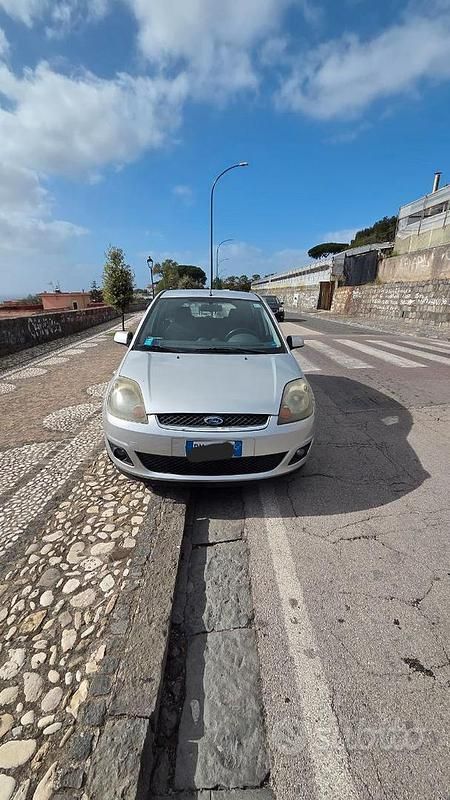 Usata Ford Fiesta 68 CV (50 kW) 2004 Berlina