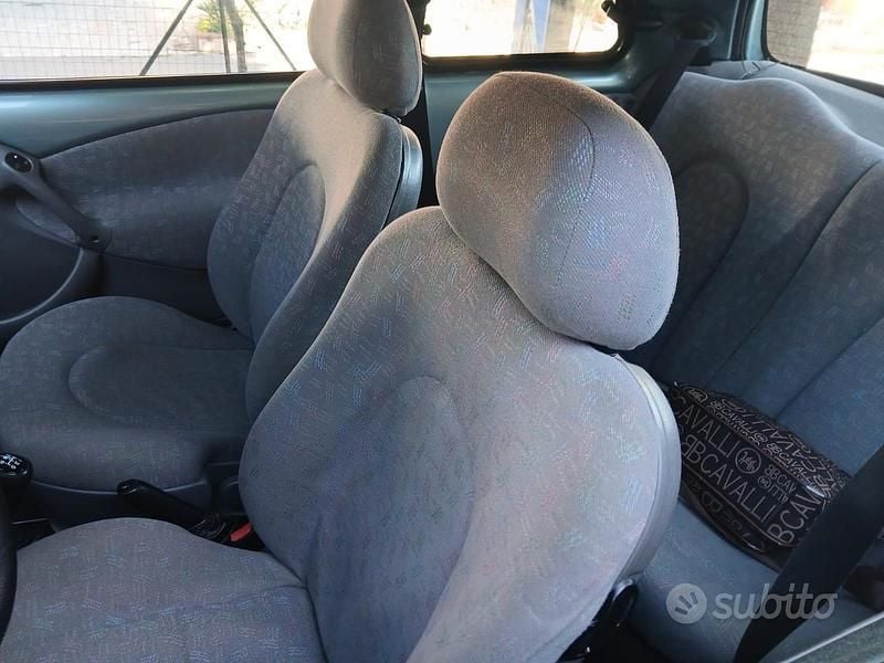 Begagnad Ford Ka 60 HK (44 kW) 2000 Halvkombi