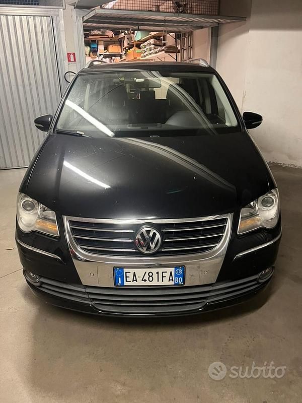 Nero Usata 2010 VW Touran Monovolume | 3800 € (Super prezzo) - Immagine 1/4