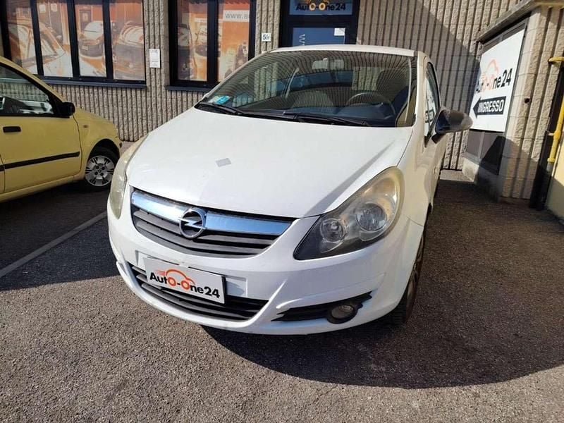 Usata Opel Corsa Edition 95 CV (69 kW) 2010 Bianco gelato metallizzato Utilitaria