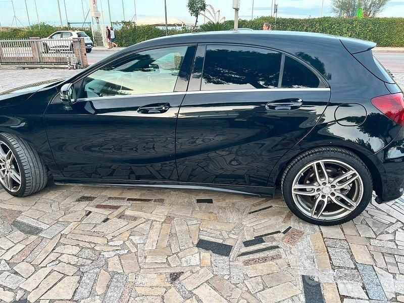 Nero Usata 2016 Mercedes A180 AMG Due volumi | 14.000 € (Buon prezzo) - Immagine 1/4