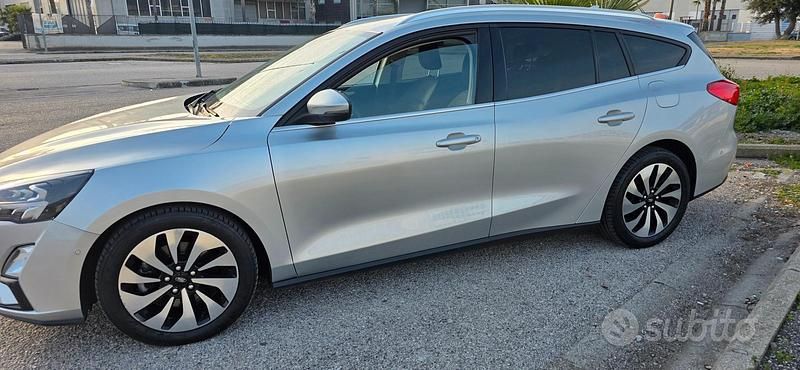 Usata Ford Focus Titanium 120 CV (88 kW) 2019 Grigio Station wagon