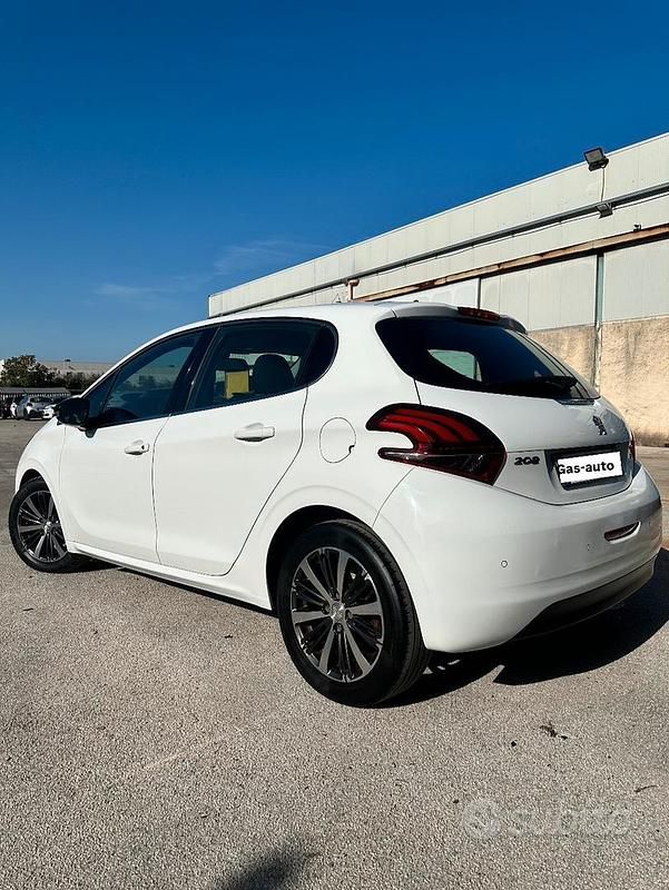 Usata Peugeot 208 Allure 110 CV (80 kW) 2016 Bianco Utilitaria