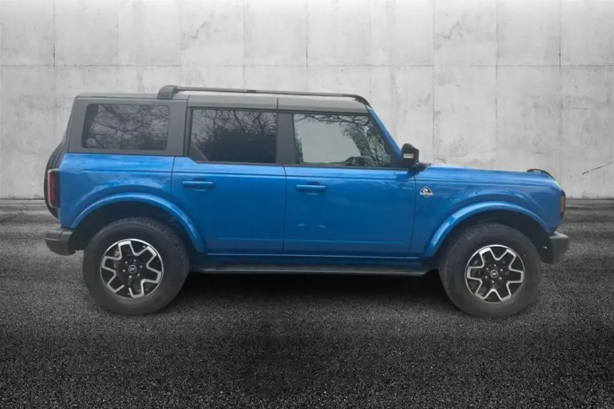Usata Ford Bronco Outer Banks 335 CV (246 kW) 2025 Blu metallizzato SUV