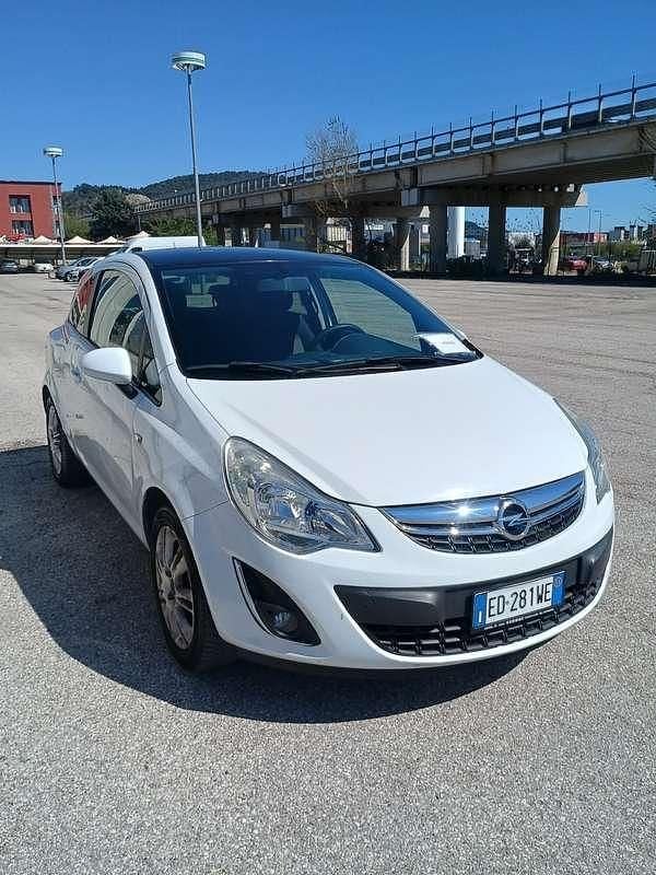 Usata Opel Corsa Sport 75 CV (55 kW) 2011 Utilitaria