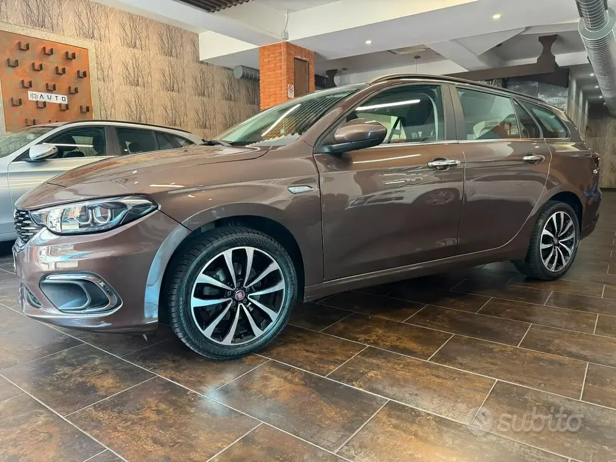 Usata Fiat Tipo S 120 CV (88 kW) 2020 Marrone Station wagon