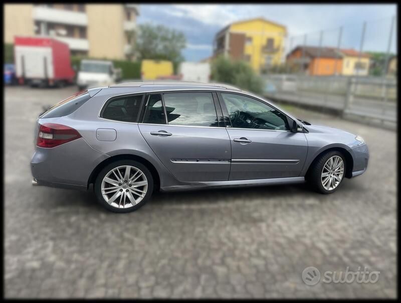 Usata Renault Laguna III 150 CV (110 kW) 2010 Argento Station wagon