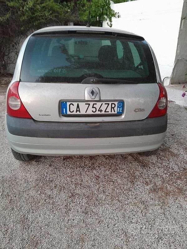 Usata Renault Clio II 58 CV (42 kW) 2003 Grigio