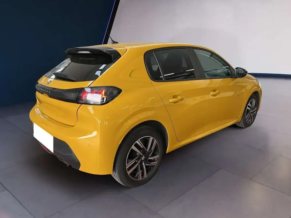 Usata Peugeot 208 Active 75 CV (55 kW) 2023 Giallo Utilitaria
