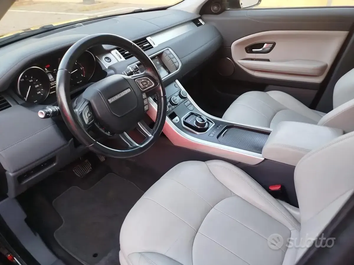 Usata Land Rover Range Rover evoque HSE 150 CV (110 kW) 2018 Nero SUV