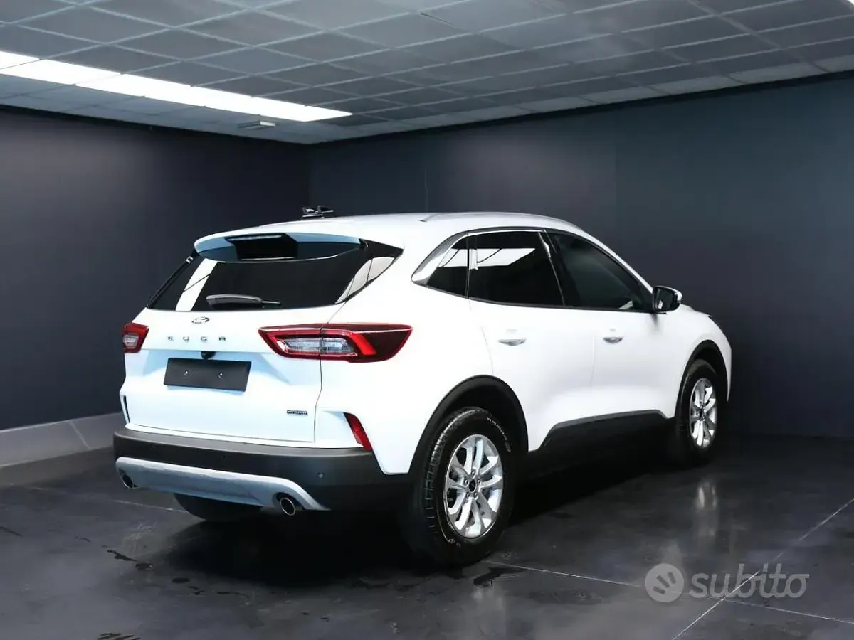 Usata Ford Kuga Titanium 179 CV (131 kW) 2025 Bianco SUV