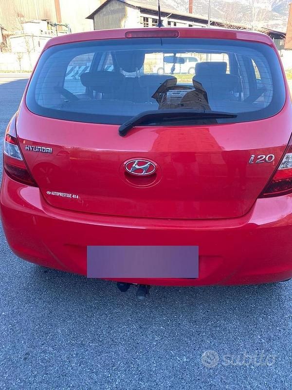 Usata Hyundai i20 78 CV (57 kW) 2010 Rosso Utilitaria
