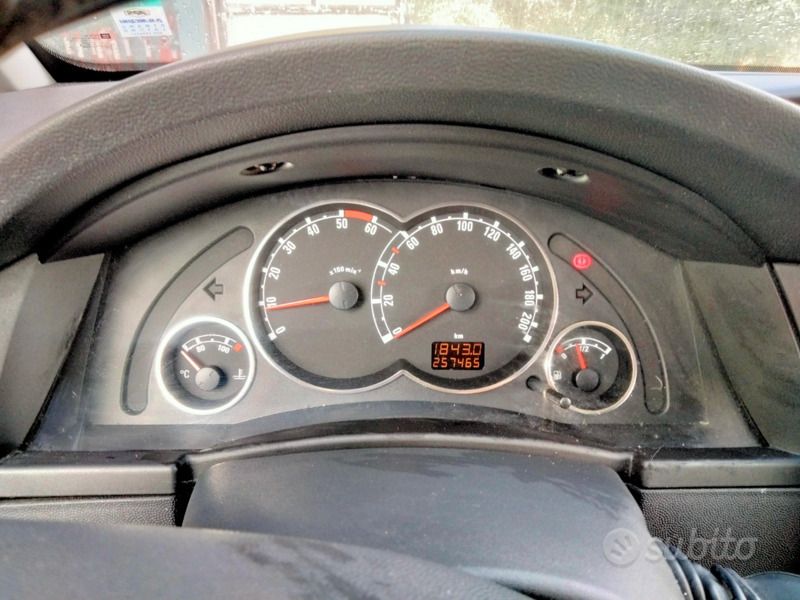 Nero Usata 2007 Opel Meriva Monovolume | 1200 € (Super prezzo) - Immagine 1/4