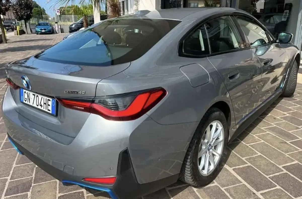Usata BMW i4 Sport Line 105 kW (143 CV) 2023 Grigio Berlina