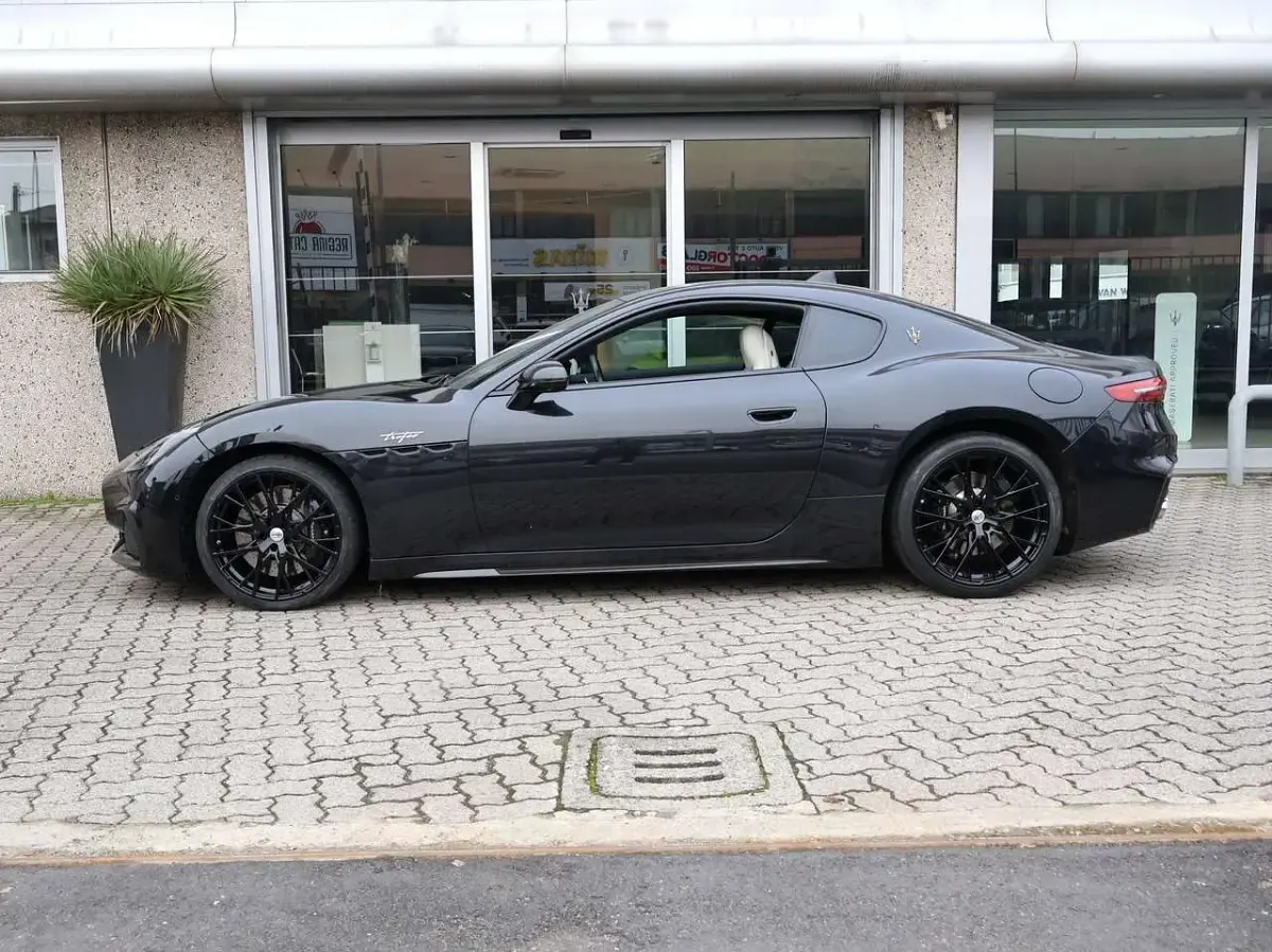 Usata Maserati Granturismo 549 CV (403 kW) 2024 Nero assoluto Coupé