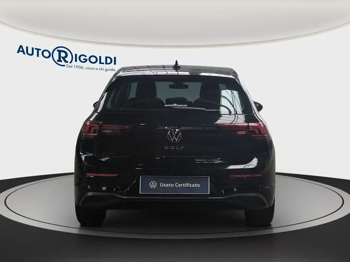 Usata VW Golf VIII Life 116 CV (85 kW) 2025 Grenadill black metallizzato Berlina