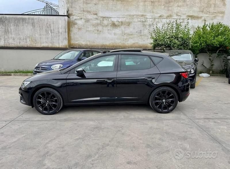 Usata Seat Leon Black Edition 131 CV (96 kW) 2020 Nero Berlina