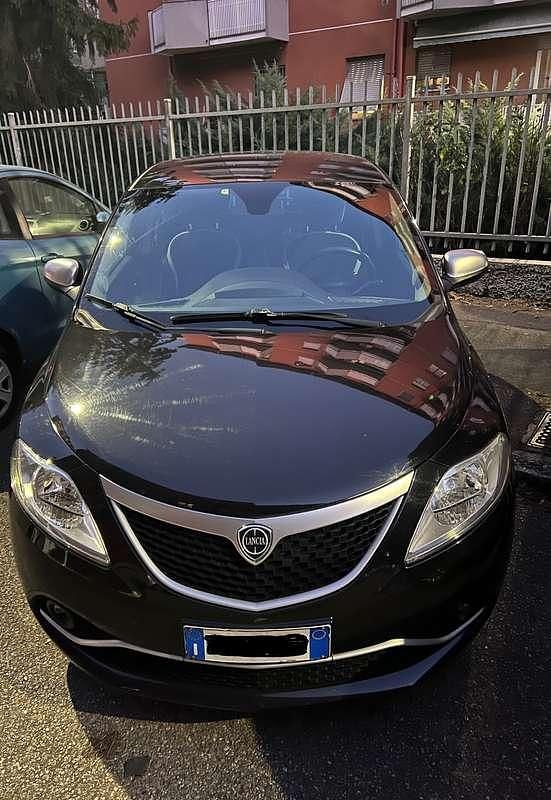 Usata Lancia Ypsilon Silver 69 CV (50 kW) 2017 Utilitaria