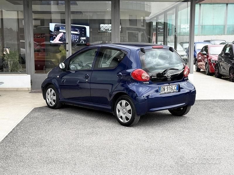 Usata Toyota Aygo 68 CV (50 kW) 2008 Blu Utilitaria