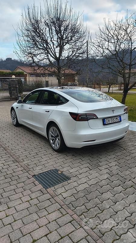 Usata Tesla Model 3 Long Range AWD 366 kW (498 CV) 2022 Bianco Berlina