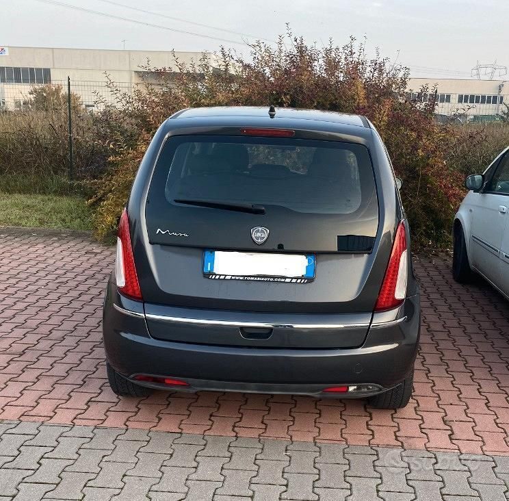 Usata Lancia Musa 77 CV (56 kW) 2010 Grigio Monovolume