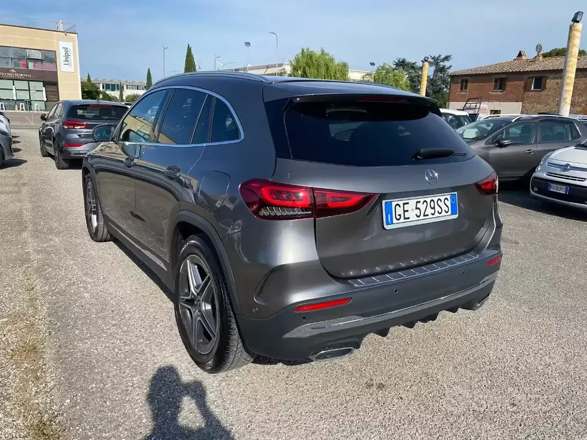 Usata Mercedes GLA200 AMG line 150 CV (110 kW) 2021 Grigio scuro SUV