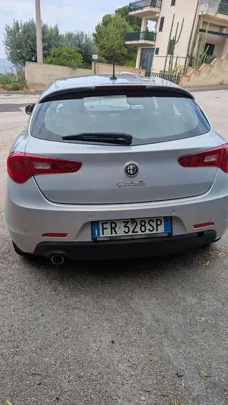 Usata Alfa Romeo Giulietta Exclusive 105 CV (77 kW) 2015 Argento Utilitaria