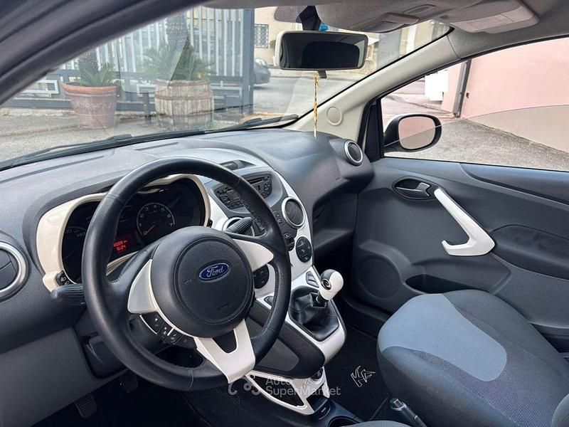 Usata Ford Ka Titanium 69 CV (50 kW) 2015 Bianco Utilitaria