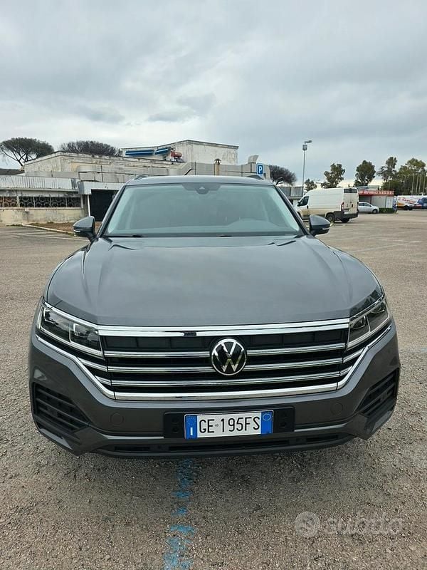 Usata VW Touareg 286 CV (210 kW) 2021 Grigio SUV