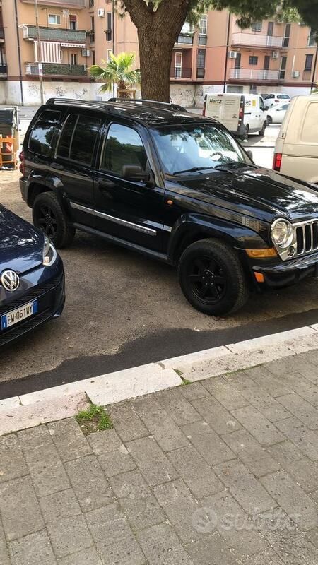 Usata Jeep Cherokee 2006 Nero SUV