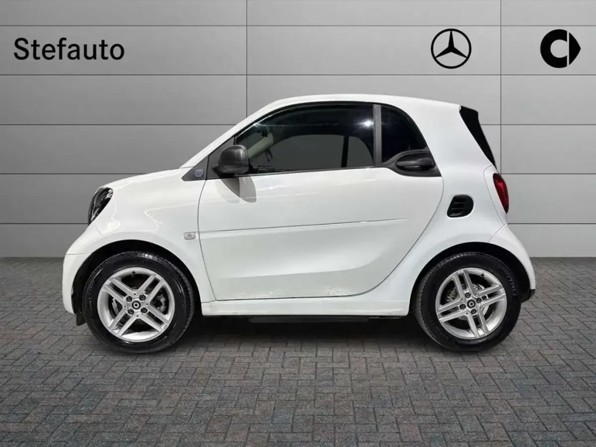 Usata Smart ForTwo Coupé Pure 41 kW (56 CV) 2022 Bianco Utilitaria