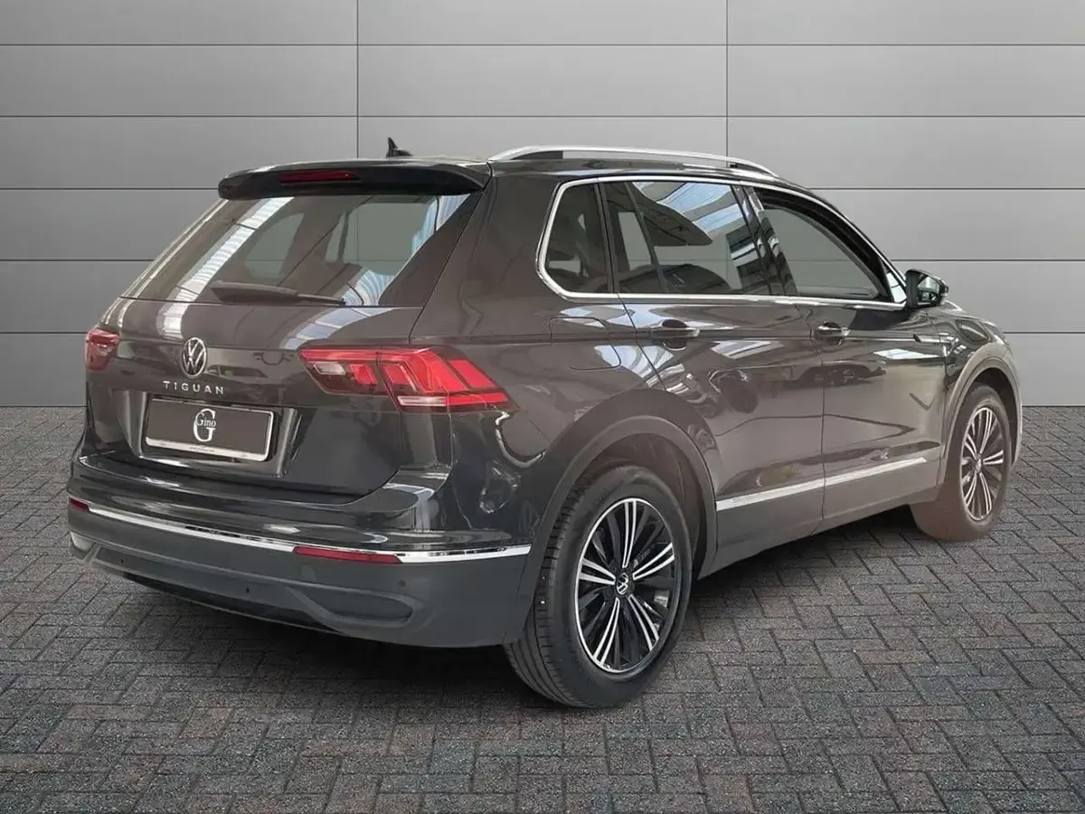 Usata VW Tiguan Life 122 CV (89 kW) 2023 Grigio SUV