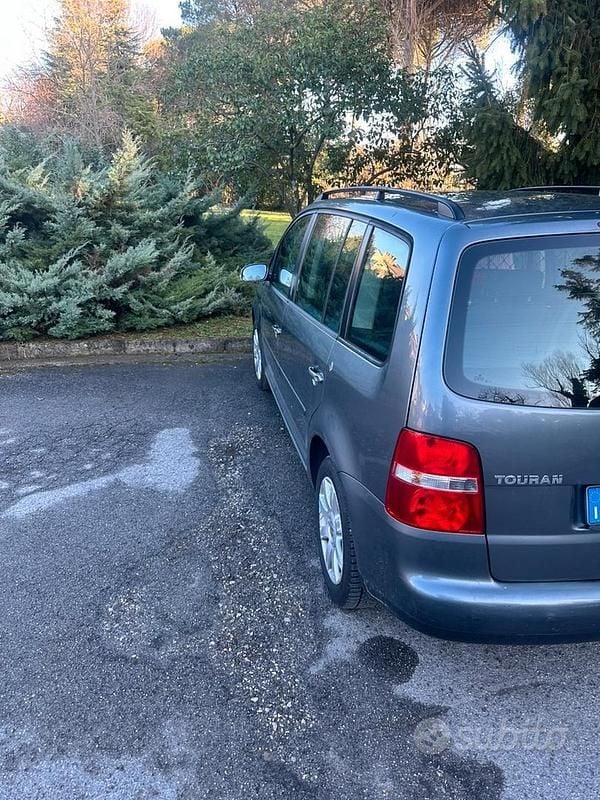 Usata VW Touran 140 CV (102 kW) 2005 Grigio Monovolume