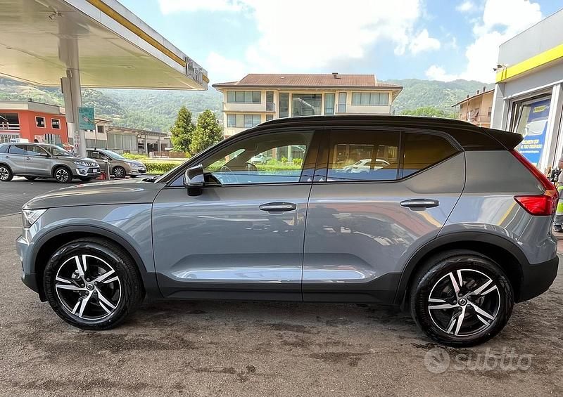 Grigio Usata 2021 Volvo XC40 R-Design SUV | 23.900 € (Buon prezzo) - Immagine 1/4