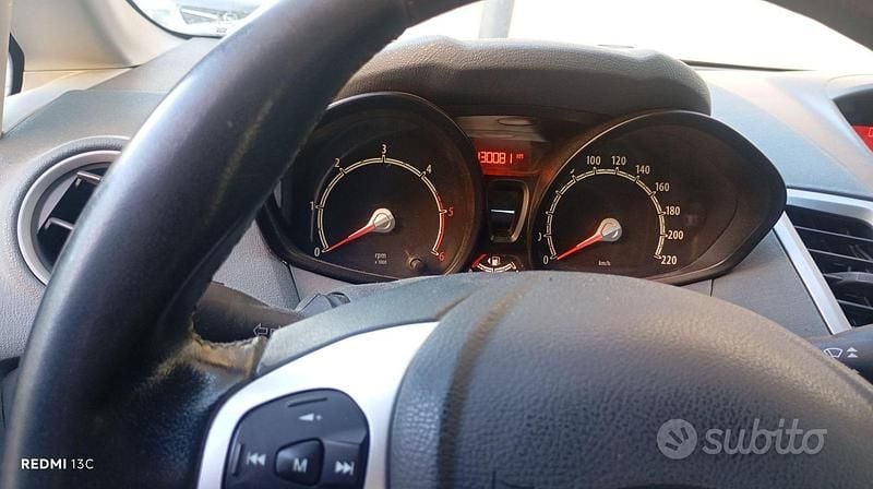 Usata Ford Fiesta 73 CV (53 kW) 2010 Nero Utilitaria