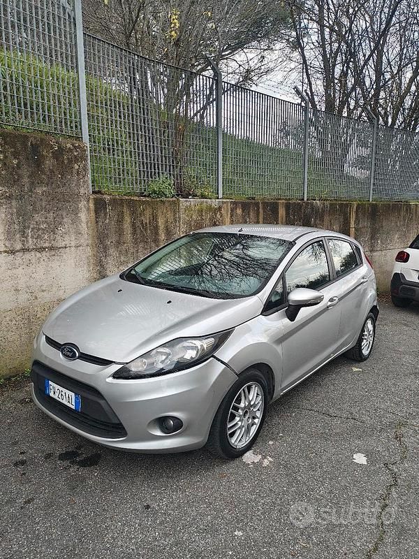Usata Ford Fiesta 2010 Grigio Berlina