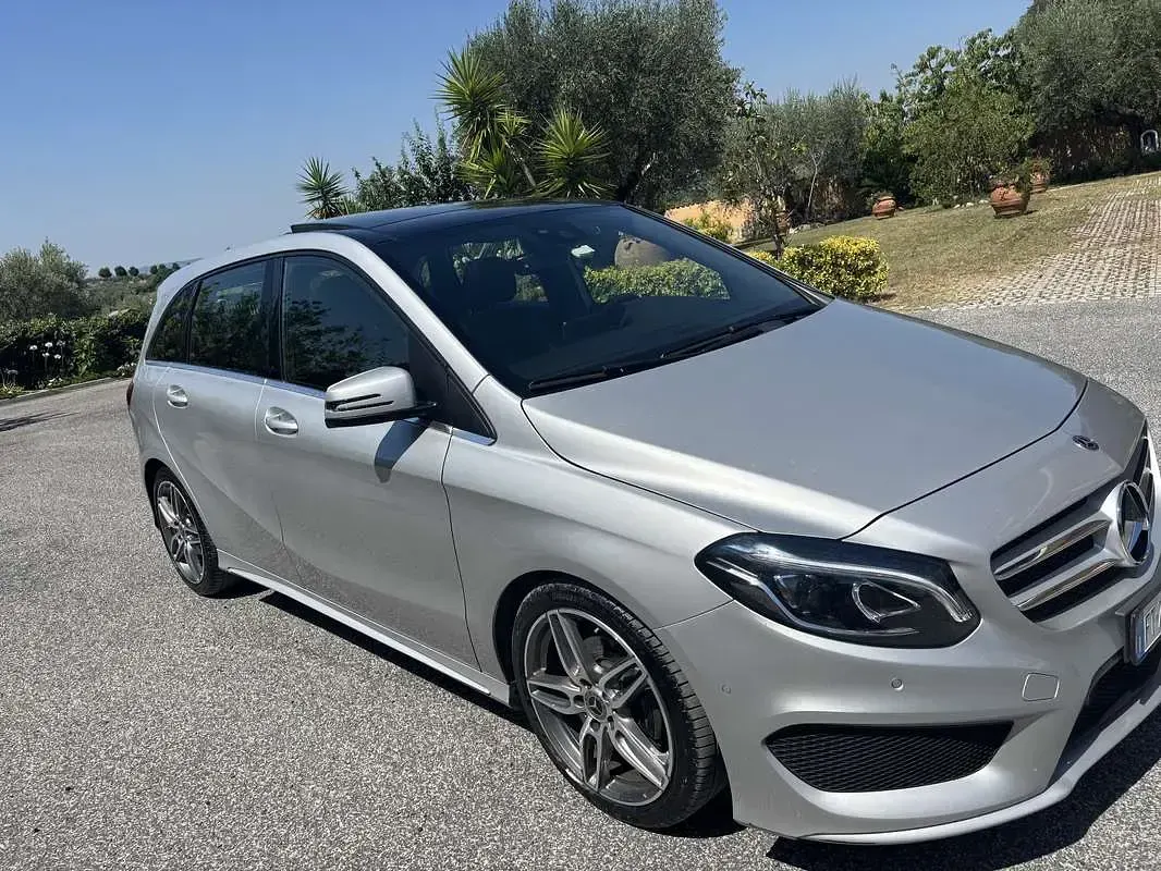 Usata Mercedes B180 Premium 116 CV (85 kW) 2018 Argento Utilitaria