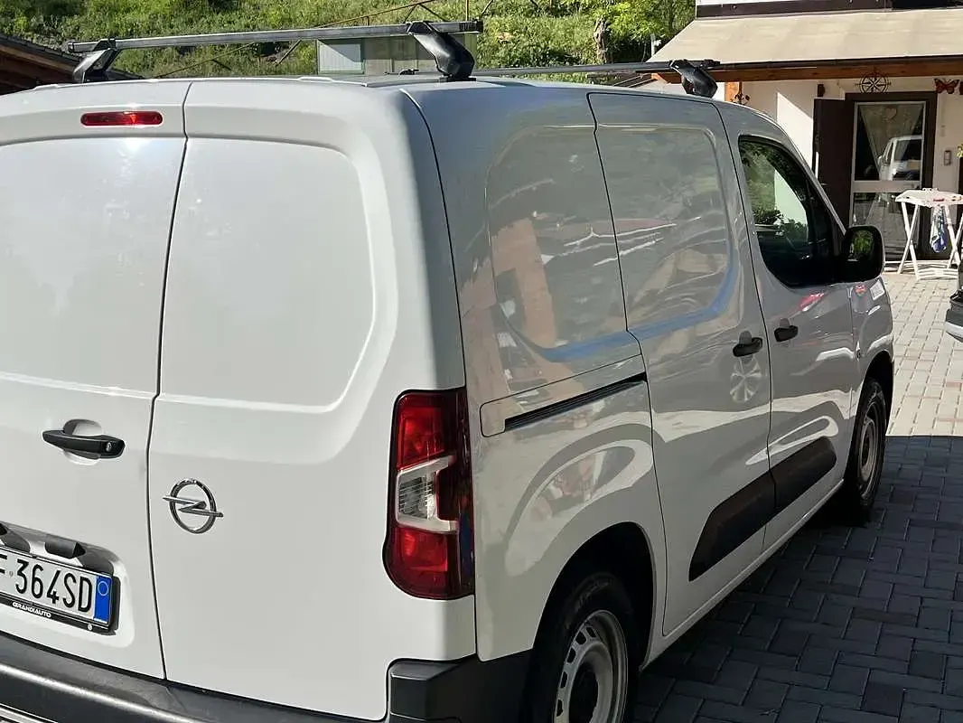 Usata Opel Combo 105 CV (77 kW) 2020 Monovolume
