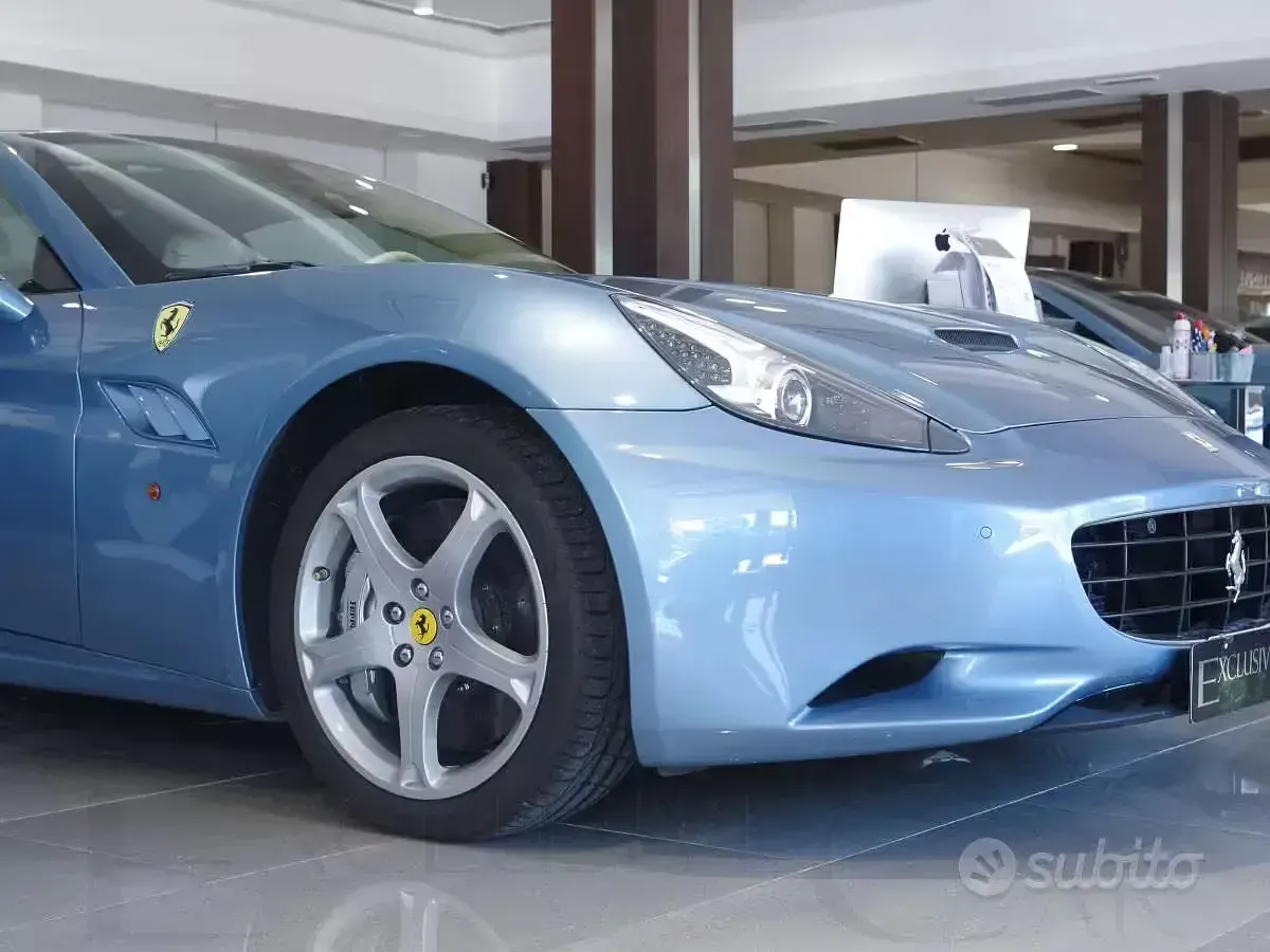 Usata Ferrari California 460 CV (338 kW) 2010 Azzurro california Cabrio