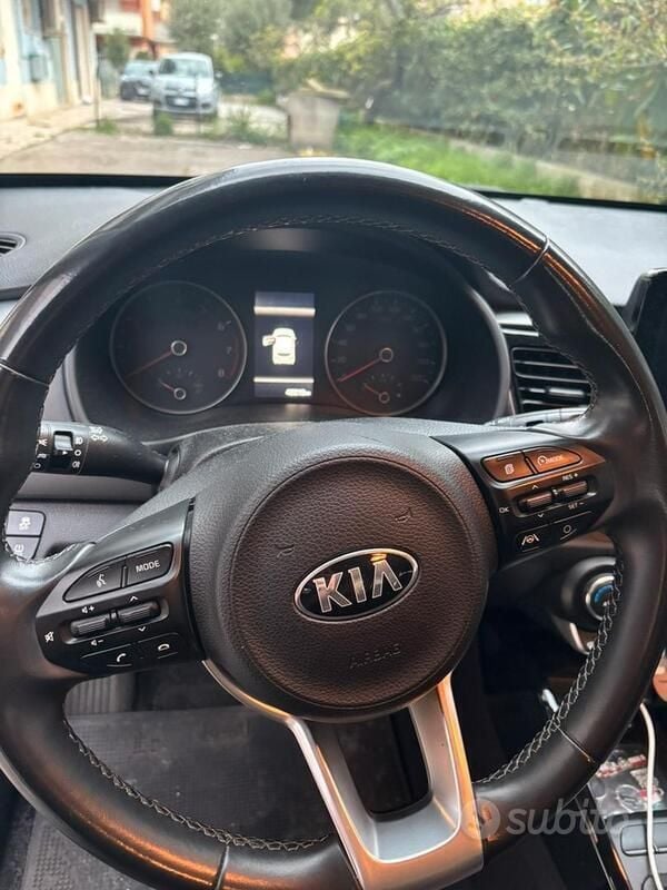 Usata Kia Rio 84 CV (61 kW) 2021 Grigio Utilitaria