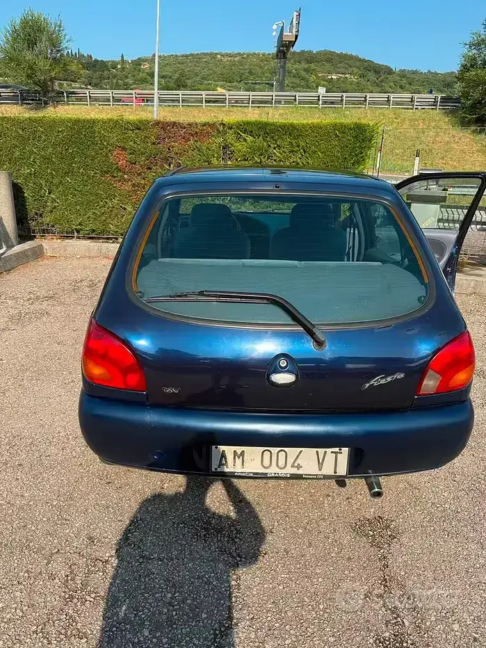 Usata Ford Fiesta 75 CV (55 kW) 1997 Bluazzurro Utilitaria