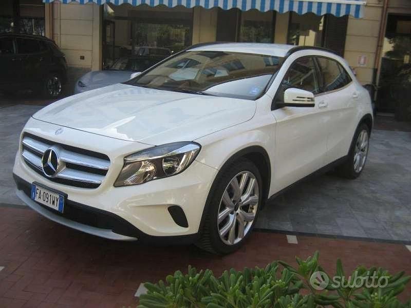 Usata Mercedes GLA200 Executive 136 CV (100 kW) 2015 Bianco SUV