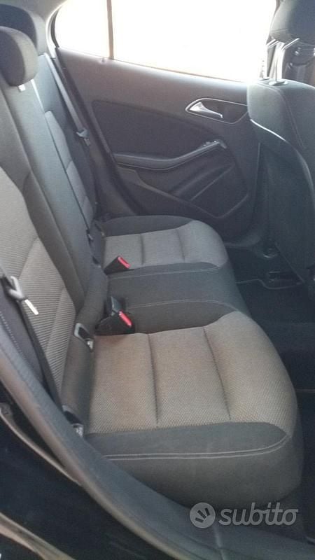 Usata Mercedes GLA200 135 CV (99 kW) 2019 Nero SUV