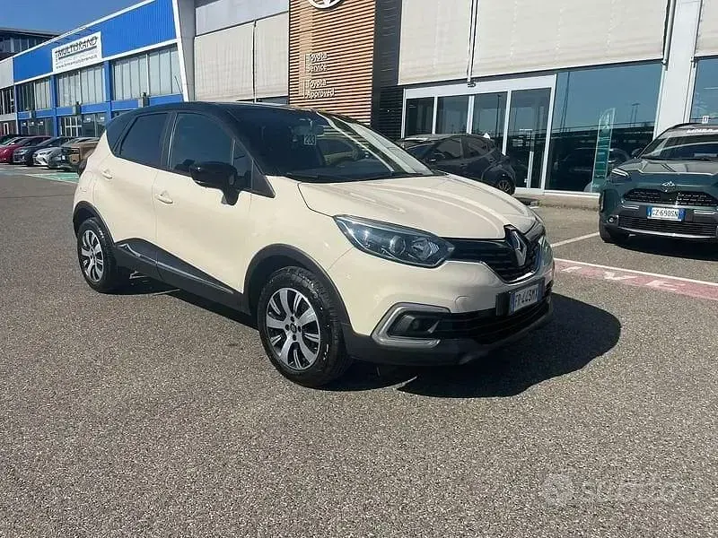 Usata Renault Captur 90 CV (66 kW) 2018 Beige SUV